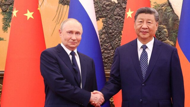 Trump afirma que Putin, Xi, Kim está conspirando contra os EUA após desfile militar na China

