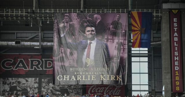 Trump, almíscar, junte -se a milhares para se despedir de Charlie Kirk

