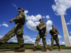 Trump ameaça mais uma invasão militar de uma cidade liderada por negros Trump ameaça mais uma invasão militar de uma cidade liderada por negros