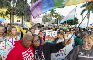 Trump perde uma batalha em sua guerra contra ‘acordar’ Cartoon de Mike Luckovich