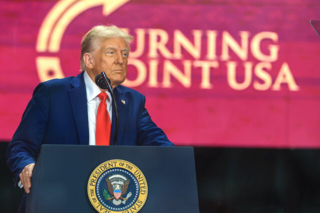 Trump proclama inovação do autismo significativo no Charlie Kirk Memorial 

