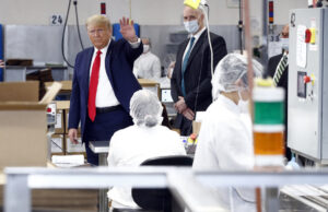 Trump promete reduzir os preços dos medicamentos em 1.500% – depois os dobra Trump promete reduzir os preços dos medicamentos em 1.500% - depois os dobra