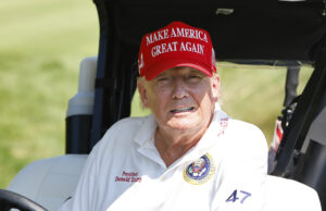 Trump retorna às suas raízes: Branding SH-T Donald Trump anuncia seus planos para uma universidade de Trump em uma conferência de imprensa realizada na Trump Tower. Nova York em 23 de maio de 2005. Crédito: Dennis van Tine/MediaPunch/IPX