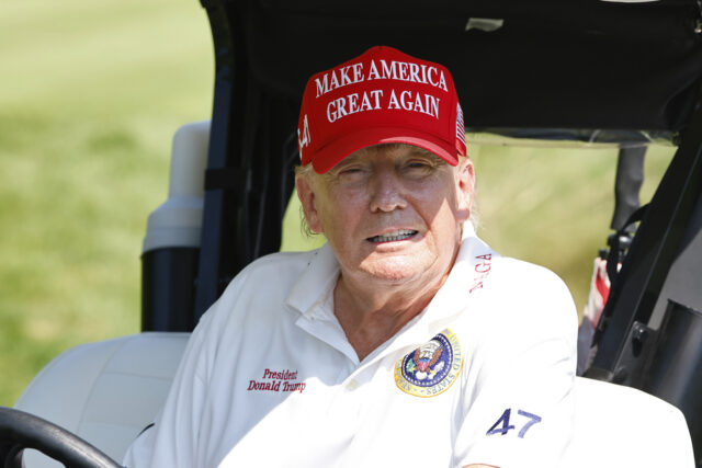 Donald Trump anuncia seus planos para uma universidade de Trump em uma conferência de imprensa realizada na Trump Tower. Nova York em 23 de maio de 2005. Crédito: Dennis van Tine/MediaPunch/IPX