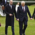 O príncipe William e Kate, princesa de Gales, à esquerda, recebem o presidente Donald Trump e a primeira -dama Melania Trump