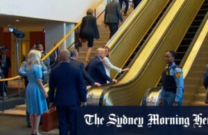 Trumps têm problemas de escada rolante nas Nações Unidas Trumps têm problemas de escada rolante nas Nações Unidas