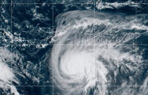 Typhoon Humberto Update: Tornado reforça como o CUIDADO BROWSE LIBERADO Typhoon Humberto Update: Tornado reforça como o CUIDADO BROWSE LIBERADO