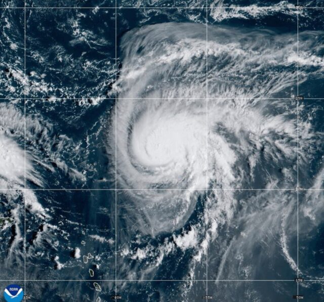 Typhoon Humberto Update: Tornado reforça como o CUIDADO BROWSE LIBERADO 

