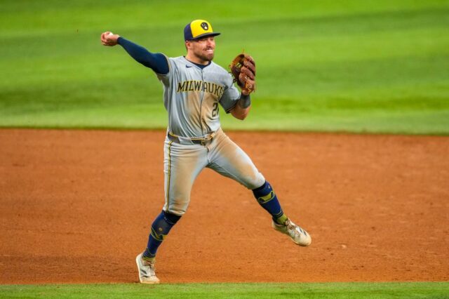 Milwaukee Brewers Bout Blake Durbin balançando o bastão durante um jogo.