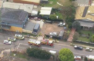 Um morto, vários feridos, incluindo policiais após vazamento de gás no restaurante Sydney Uma pessoa está morta e várias pessoas foram feridas, incluindo policiais, depois de um vazamento de gás em um restaurante em Riverstone, no oeste de Sydney.