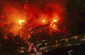 Um parlamento em chamas, um líder derrubou. Os manifestantes de Gen-Z do Nepal perguntam: O que vem a seguir? As chamas saem da residência do presidente do Nepal, Ram Chandra Poudel, depois que foi incendiada pelos manifestantes durante um protesto contra a proibição da mídia social e a corrupção em Katmandu.