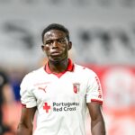 O ala de Braga, Roger Fernandes, celebra contra Famalicao.