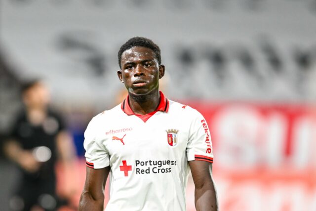 O ala de Braga, Roger Fernandes, celebra contra Famalicao.
