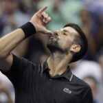 United State Open 2025: Novak Djokovic derrota Taylor Fritz para estabelecer um confronto semifinal contra Carlos Alcaraz