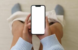 Usar seu telefone no banheiro pode trazer um resultado muito doloroso Usar seu telefone no banheiro pode trazer um resultado muito doloroso