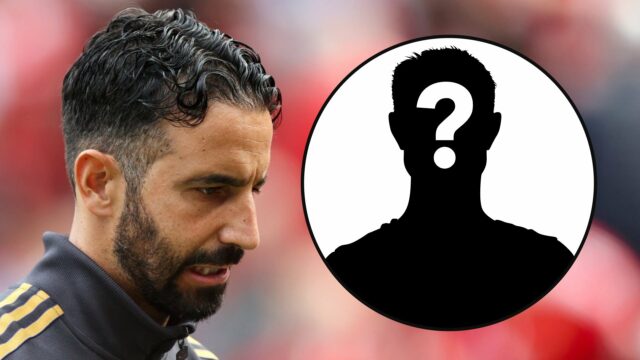 O gerente do Manchester United, Ruben Amorim, analisa durante a partida amigável da pré-temporada entre o Manchester United e a Fiorentina em Old Trafford em 2025 em Manchester, Inglaterra.