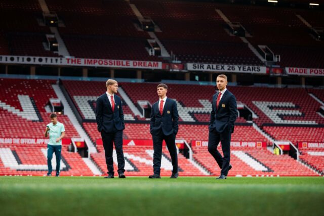 Shea Lacey em Old Trafford, no Manchester United Suit.