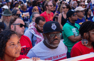 VÍDEO: Ativistas marcam em Chicago, abalado ao crime, para protestar contra Trump enviando a Guarda Nacional-‘Resista ao fascismo!’ VÍDEO: Ativistas marcam em Chicago, abalado ao crime, para protestar contra Trump enviando a Guarda Nacional-'Resista ao fascismo!'
