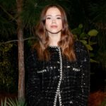 Valeria lipovetsky jura que este óleo de recuperação de cabelo faz com que os cabelos pareçam 'brilhantes, saudáveis ​​e equilibrados'