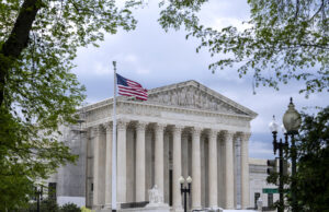 Vamos conversar com os piores casos judiciais religiosos Os juízes da Suprema Corte Samuel Alito, à esquerda, e Clarence Thomas olham durante a 60ª inauguração presidencial na rotunda do Capitólio dos EUA em Washington, segunda -feira, 20 de janeiro de 2025. (Chip Somodevilla/Pool Photo via AP)