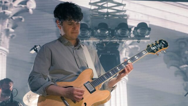 Vampire Weekend Break Localiza novas texturas em antigos favoritos ao longo de íntimos e saltadores de carreira estabelecer: Mostrar avaliação 

