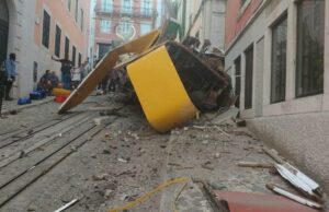 Várias pessoas mortas no acidente de funicular central de Lisboa Várias pessoas mortas no acidente de funicular central de Lisboa