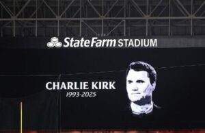 Vários jogos da NFL apresentaram momentos de silêncio para Charlie Kirk Vários jogos da NFL apresentaram momentos de silêncio para Charlie Kirk
