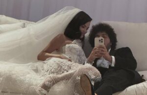 Veja Selena Gomez e Benny Blanco se aconchegará na cama de manhã cedo após a celebração do casamento GetTyImages-2205448648 Benny Blanco faz o primeiro comentário adorável após o casamento de Selena Gomez