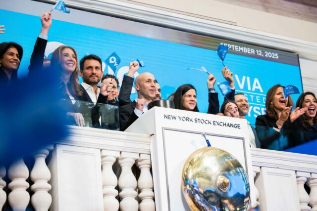 Via desconsideração quente disponível para terminar o primeiro dia de negociação um pouco sobre a taxa de IPO 

