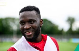 Victor Boniface responde à personalidade da mídia que o insultou, mas mais tarde implorou por assistência financeira no DM Victor Boniface responde à personalidade da mídia que o insultou, mas mais tarde implorou por assistência financeira no DM