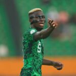 Victor Osimhen confronta oponente após lesão na eliminatória da Copa do Mundo de 2026, vídeo