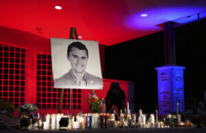 Videoclipe de Charlie Kirk capturando suspeito fugindo lançado pelo FBI Videoclipe de Charlie Kirk capturando suspeito fugindo lançado pelo FBI