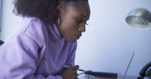 'View & Heard' analisa antecedentes da televisão negra, transmitindo luz sobre seus sucessos e batalhas 

