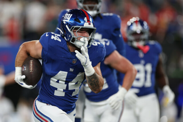 Web Cam Skattebo Lone Bright Place na perda de Giants para Chiefs 

