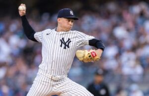 Will Warren orgulhoso de sua disponibilidade dos Yankees depois de aprender a resiliência a receber ‘bumbum chutado’ O arremessador do New York Yankees jogando um arremesso.