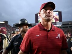 Wisconsin vs. Alabama Pick: Odds, Melhor Aposta, Previsão para Clash de Sábado em Tuscaloosa O quarterback de Badgers de Wisconsin, Danny O'Neil (18), durante um jogo.