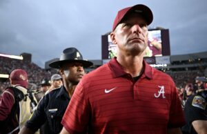 Wisconsin vs. Alabama Pick: Odds, Melhor Aposta, Previsão para Clash de Sábado em Tuscaloosa O quarterback de Badgers de Wisconsin, Danny O'Neil (18), durante um jogo.