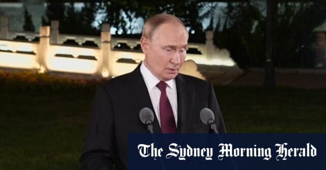 Xi Jinping e Vladimir Putin Talk Immortality no Pequim Parade

