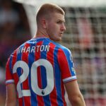 O meio -campista do Crystal Palace, Adam Wharton, em ação na final da FA Cup vs Manchester City.