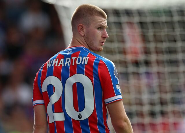 O meio -campista do Crystal Palace, Adam Wharton, em ação na final da FA Cup vs Manchester City.