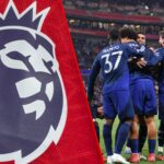 Joshua Zirkzee comemora com seus companheiros de equipe durante a partida da Europa League entre Lyon e Manchester United.