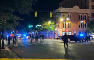 2 mortos consistindo em adolescente e 12 ainda mais feridos em captura de massa no Alabama O tiroteio aconteceu no centro de Montgomery, Alabama no fim de semana (AP)