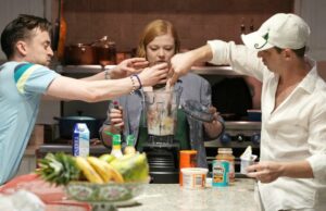 3 Revelações de televisão sobre famílias inúteis que você precisa desfrutar hoje Charlie Hunnam em Monstro: The Ed Gein Story