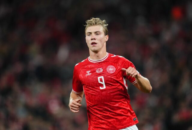 Rasmus Hojlund jogando pela Dinamarca