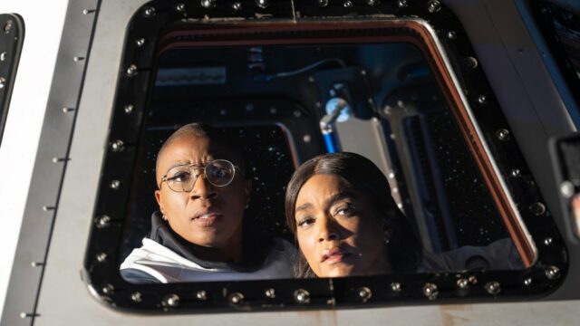 '9-1-1' Star Aisha Hinds sobre o destino interestelar de Hen e Athena e o que vem depois do épico espacial de quatro episódios
