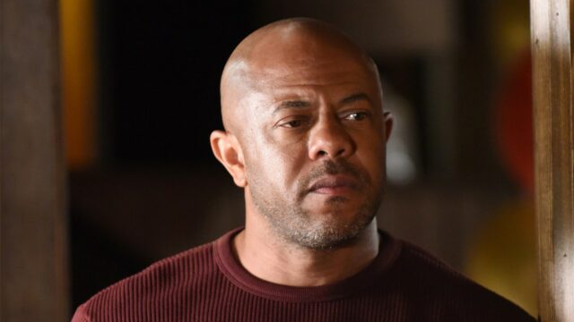 '9-1-1' Star Rockmond Dunbar vai para teste de injeção de COVID 

