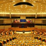 A Apple gastou US$ 8 milhões fazendo lobby junto à UE no ano passado e realizou 76 reuniões | Foto mostra o interior do Parlamento Europeu em Bruxelas