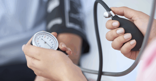 A Austrália gastou US$ 19,7 bilhões no combate a essa Medindo a pressão arterial