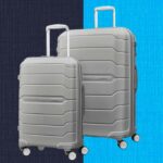 Duas malas Samsonite cinza, uma grande e outra pequena, com alças retráteis e quatro rodas.