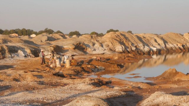 A administração Trump trabalha para quebrar o domínio dos minerais A administração Trump trabalha para quebrar o domínio dos minerais de terras raras da China na África
